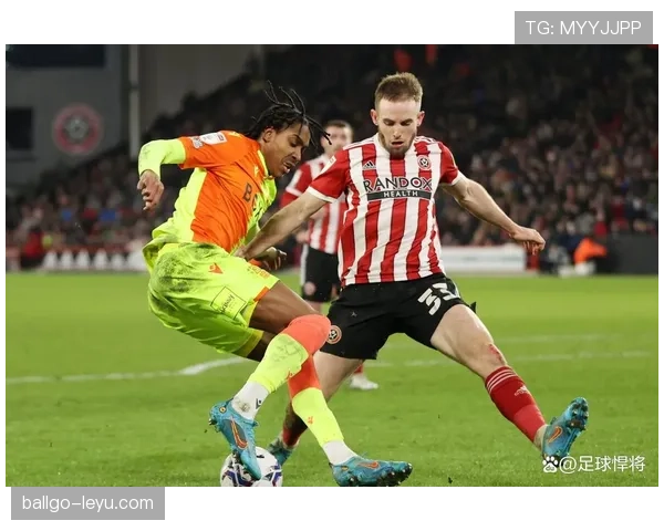 谢菲联防线漏洞频现，战术短板遭专家剖析，亟需调整以提升竞争力