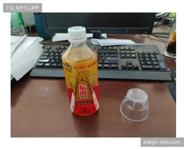 特雷·杨家的冰箱里塞满了能量饮料，连瓶盖都没拧开过