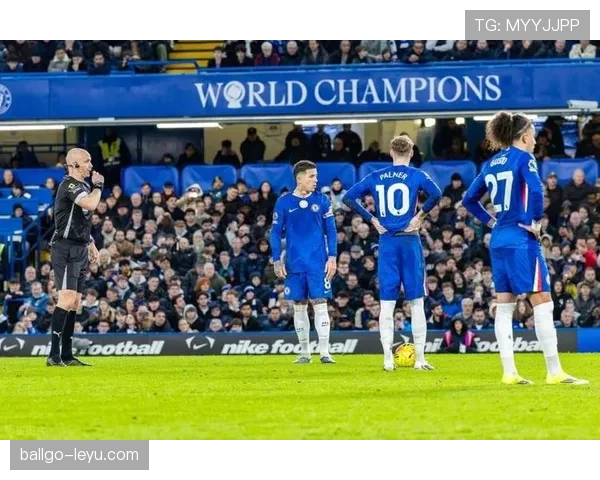 切尔西人多阵容豪华，整体配合问题逐步显现，球队稳定性面临考验